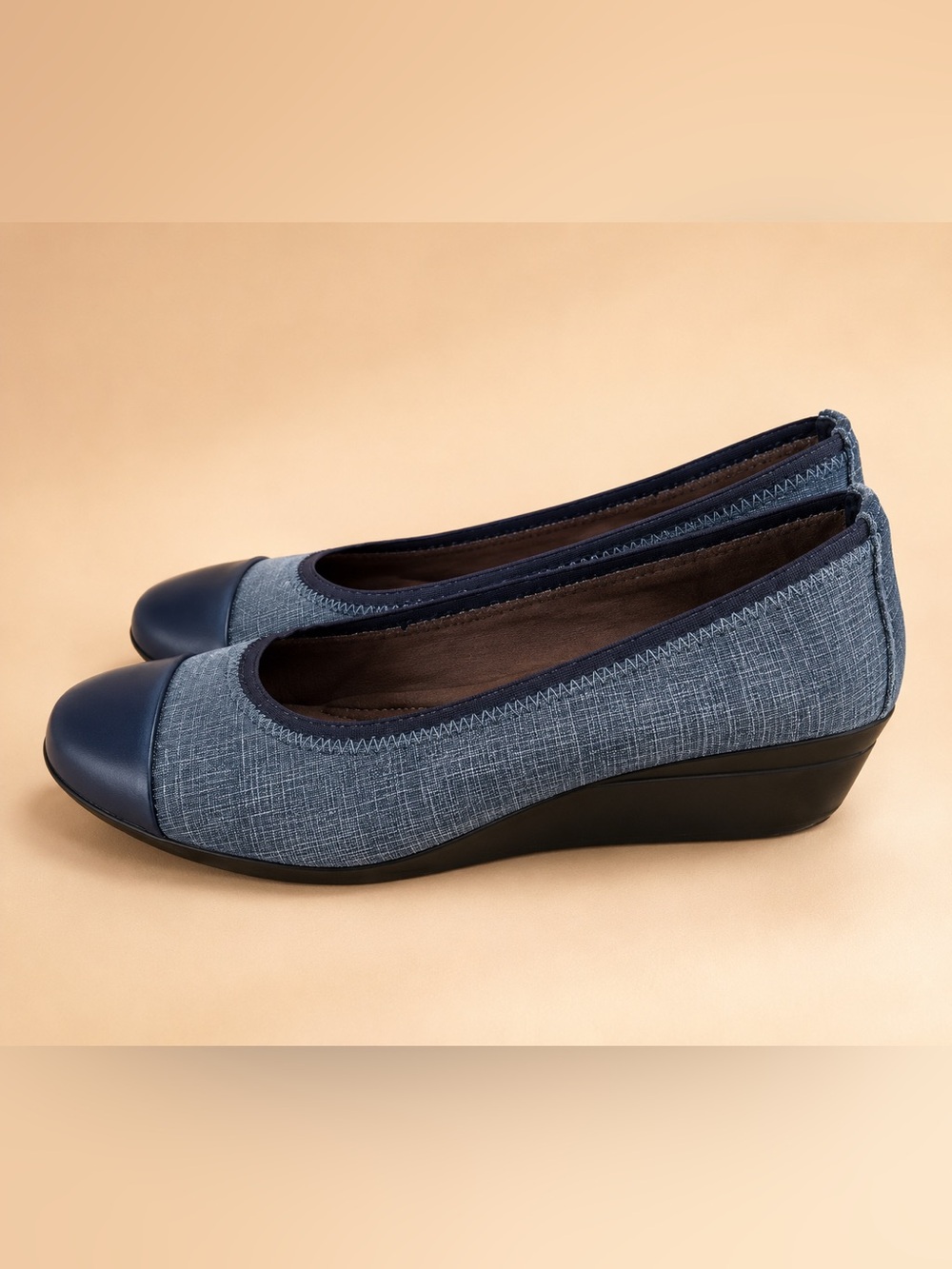 AEROSOLES CAP TOE WEDGE SHOES size. 9 EC blue denim